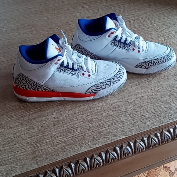 Big boys Nike air  Jordan 3 retro sneakers - Picture 2 of 6